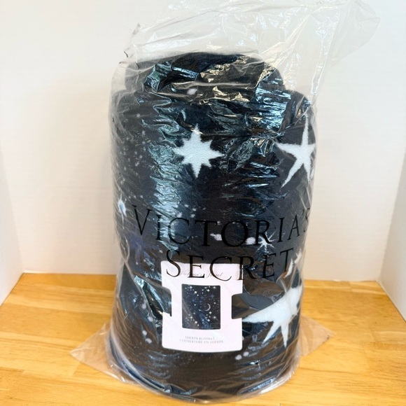 New Victory Secret blanket black with star - Picture 5 of 8